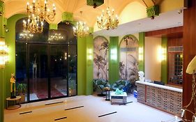 Club Cabana